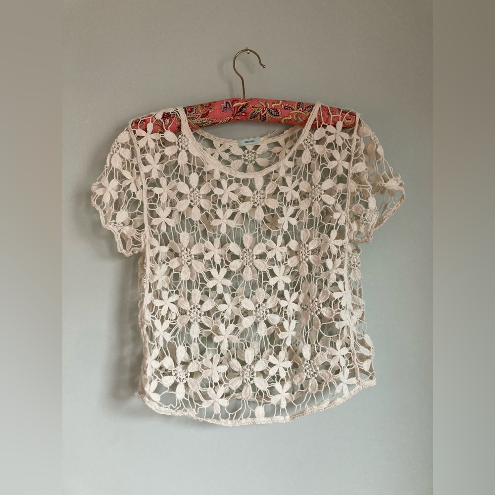 Cream daisy lace crochet top size S
